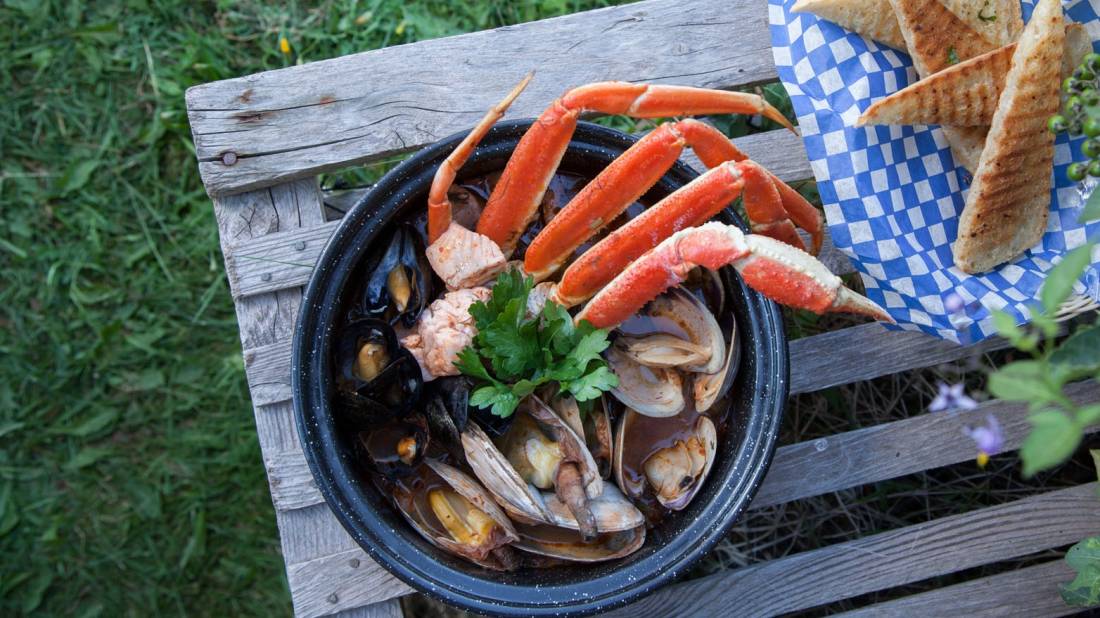 Régalez-vous de délicieux fruits de mer fraîchement pêchés | <i>Tourism PEI / Stephen Harris</i>