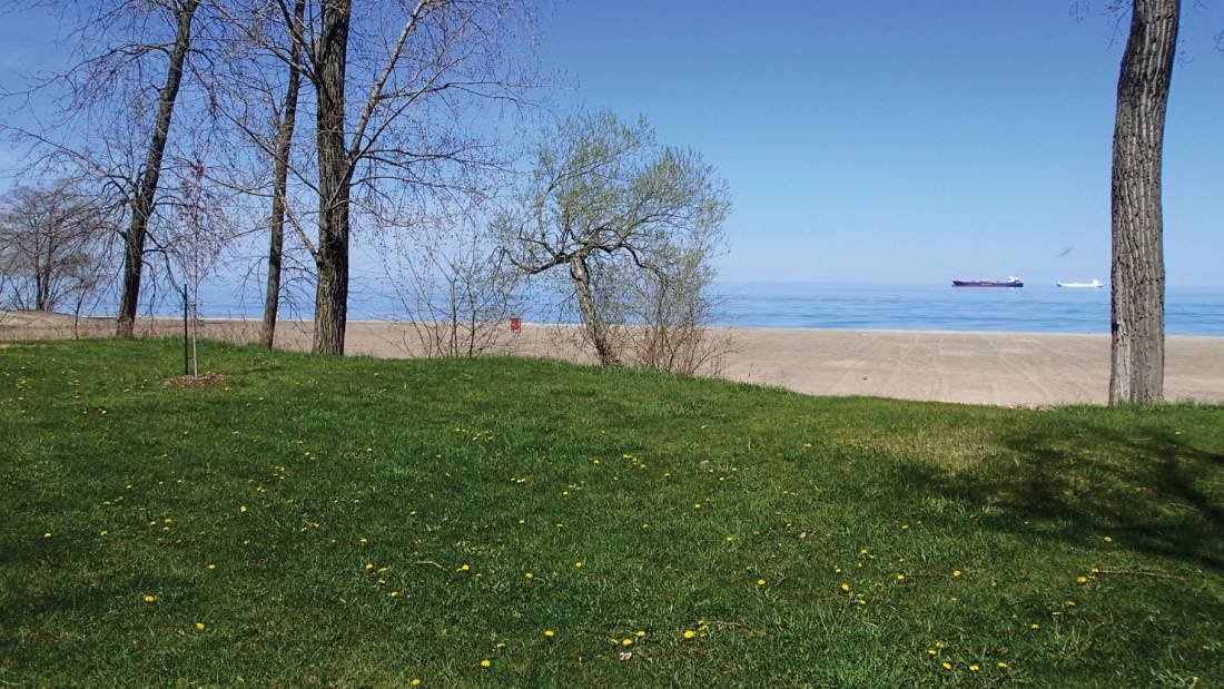 Des plages et des parcs entourent le sentier Waterfront sur les rives du lac Ontario | <i>Nathalie Gauthier</i>